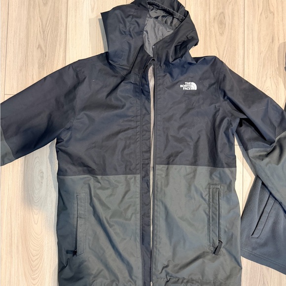 The North Face Kids' XL Charcoal and Black Hyvent jacket - Picture 2 of 10